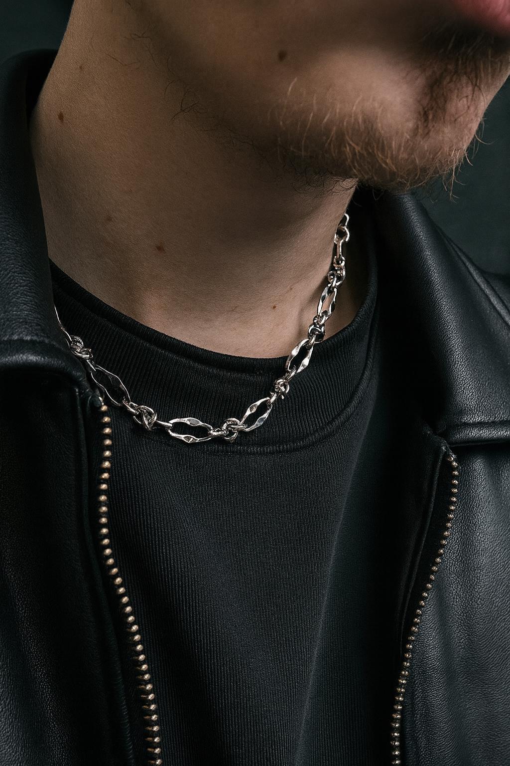Men’s Silver Twisted Link Chain Necklace – Stainless Steel Cuban Style Choker for Streetwear & Casual Outfits