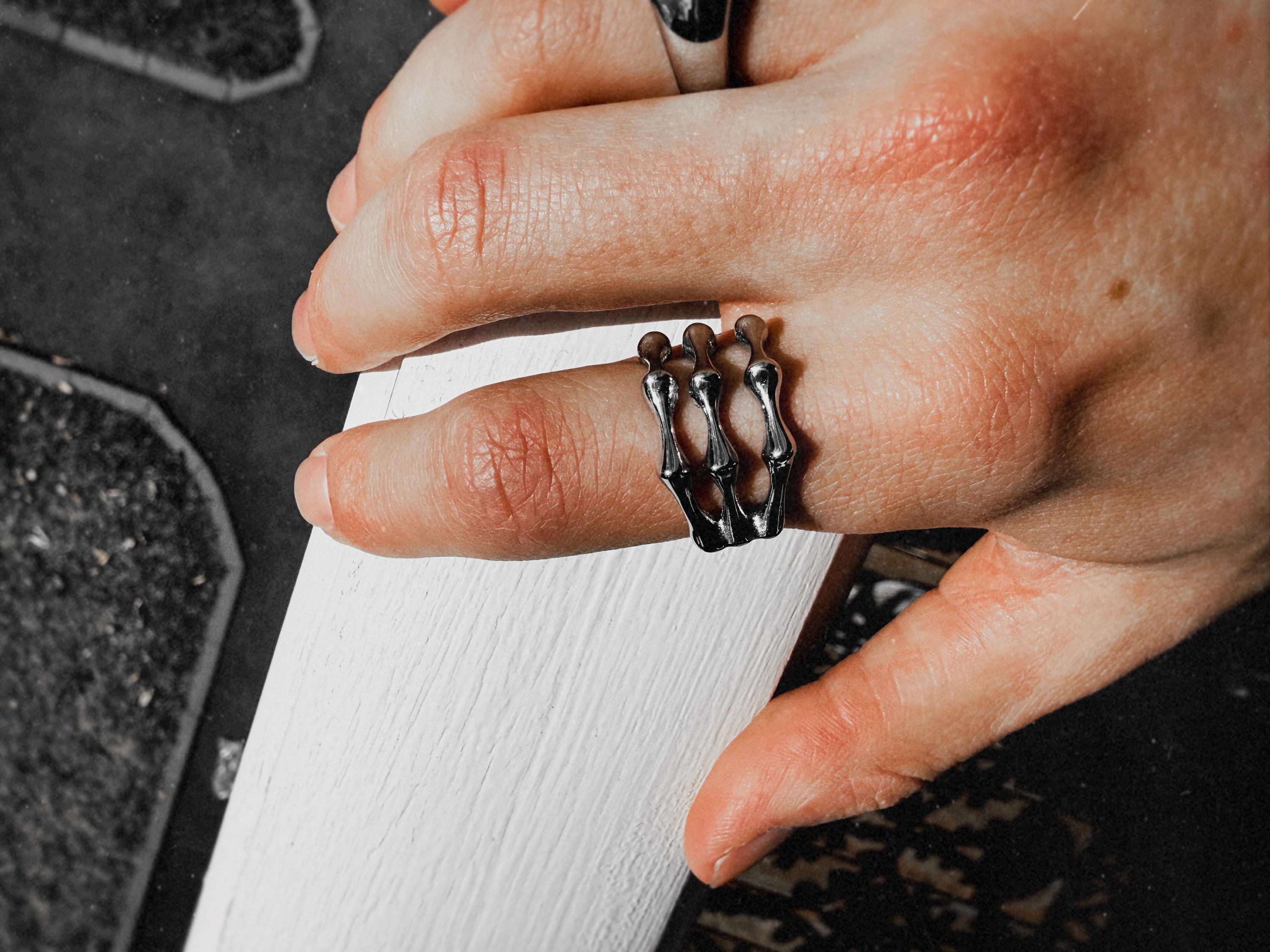 Skeleton Bone Ring – Gothic Y2K Silver Statement Ring | Punk Grunge Aesthetic Jewelry