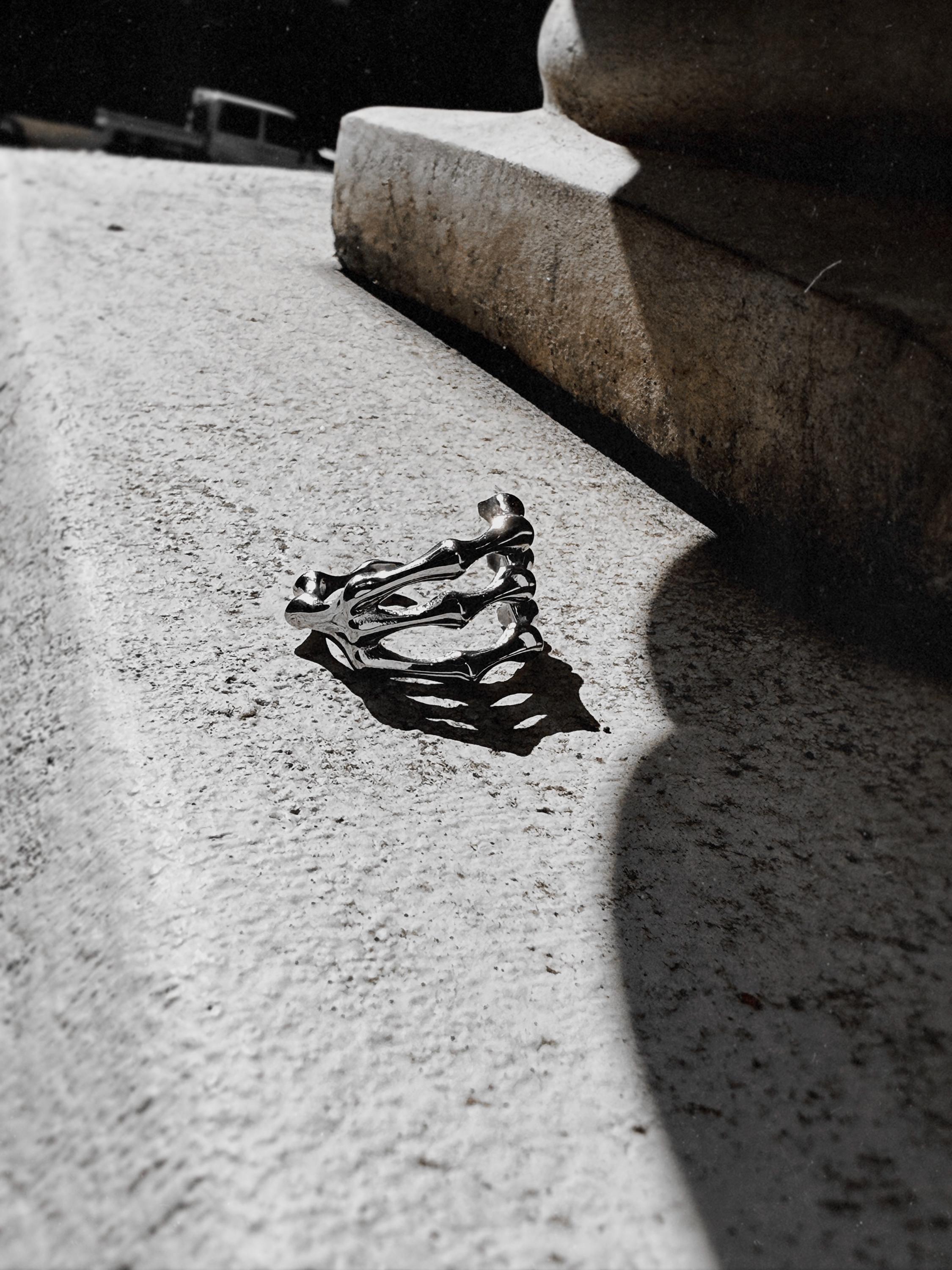 Skeleton Bone Ring – Gothic Y2K Silver Statement Ring | Punk Grunge Aesthetic Jewelry