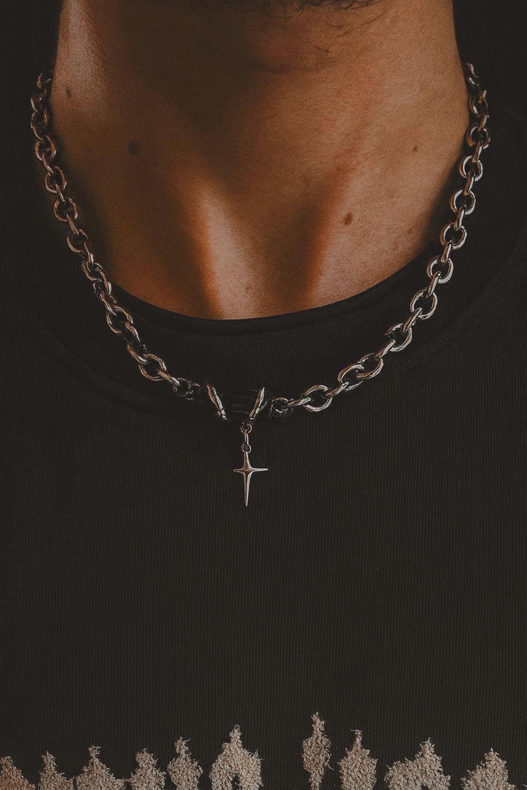Men’s Silver Cross Pendant Chain Necklace – Stainless Steel Heavy Link Choker for Streetwear, Gothic & Biker Style