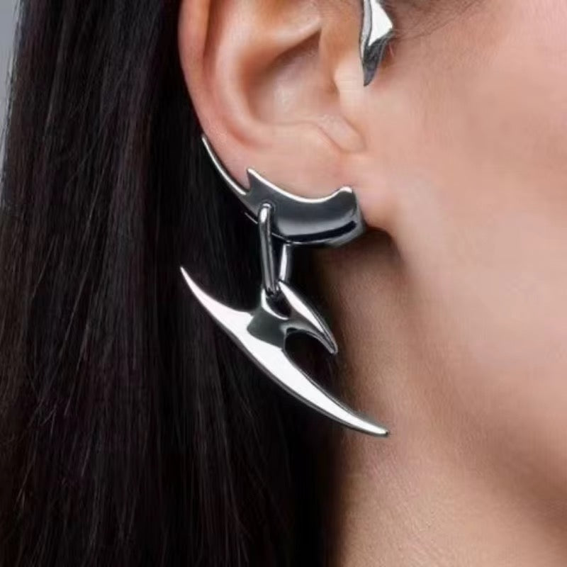 Y2K Blade Curve Ear Cuff – Silver Gothic Statement Jewellery