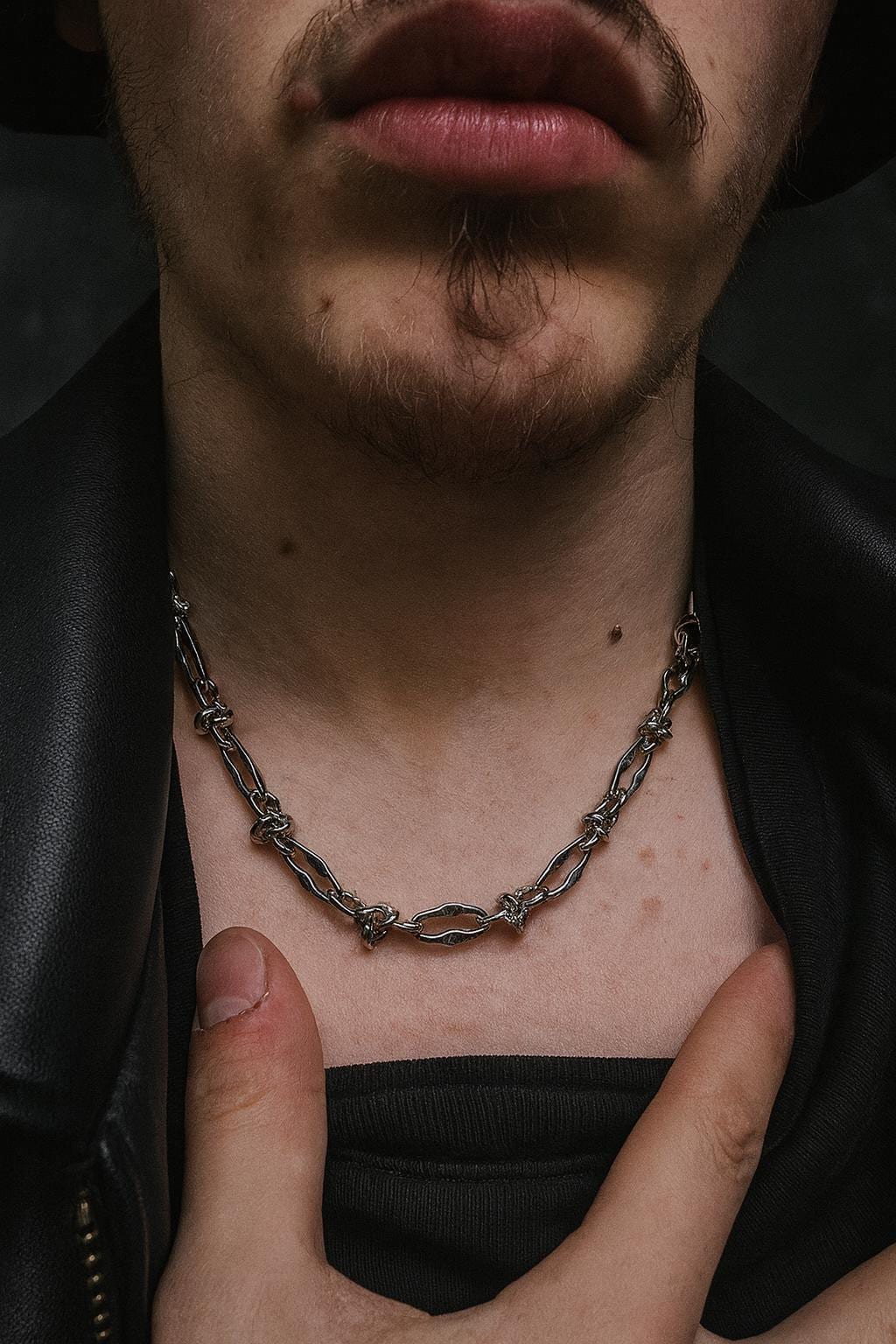 Men’s Silver Twisted Link Chain Necklace – Stainless Steel Cuban Style Choker for Streetwear & Casual Outfits